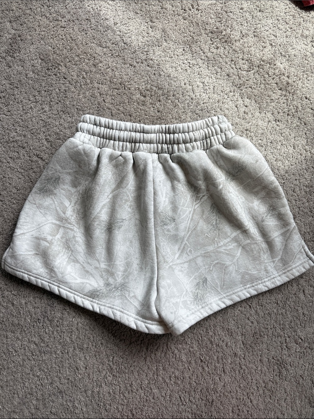 Comfrt white camo shorts - Picture 4 of 4